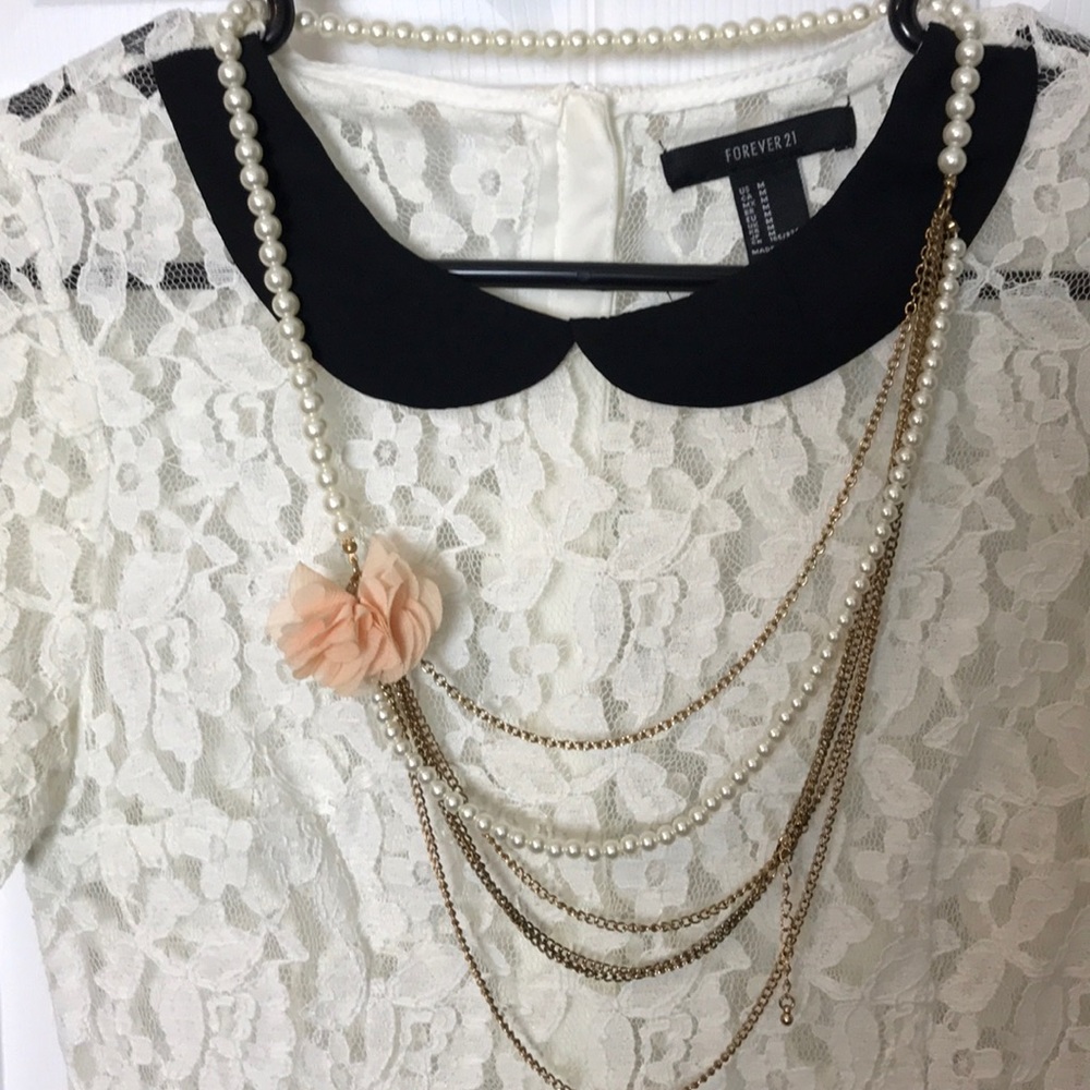 Laced Peter Pan Top - Picture 2 of 3